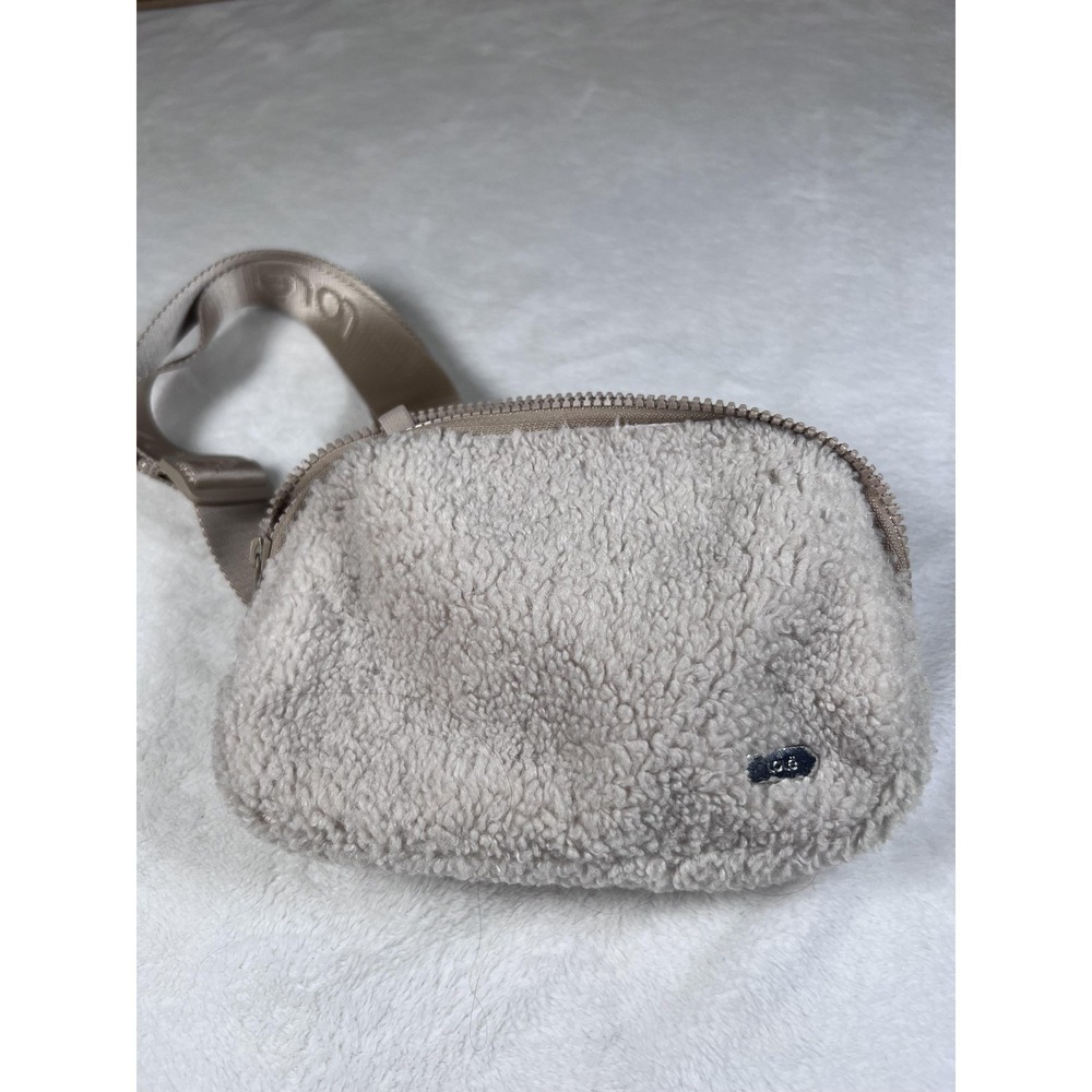 Lolë Belt Bag Womens Small Beige Fleece Sherpa Fanny Pack Crossbody Waist
